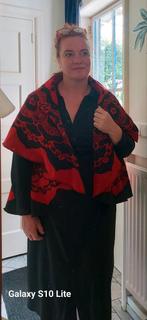 Chique aparte poncho/cape vest rood zwart one size, Ophalen of Verzenden, Zo goed als nieuw, Maat 46/48 (XL) of groter, Rood