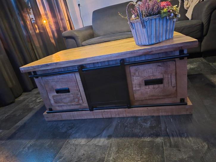 Salontafel met schuifdeur, Mangohout!, Huis en Inrichting, Tafels | Salontafels, Gebruikt, Minder dan 50 cm, 50 tot 100 cm, 100 tot 150 cm