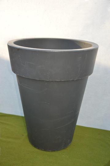 grote grijze Elho kunststof plantenbak/ bloempot voor buiten beschikbaar voor biedingen