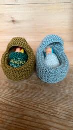 Twee wiegjes met een pocketdoll baby erin, Verzenden, Nieuw, Figuurtje(s), Wolvilt