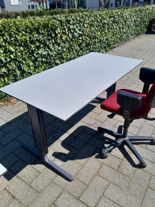 Verstelbaar bureau, Huis en Inrichting, Bureaus, Zo goed als nieuw, Ophalen
