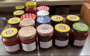 Zelfgemaakte pruimen jam in diverse smaken beschikbaar voor biedingen