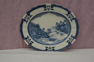 Ovale schaal beschikbaar voor biedingen