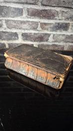 Antieke 18e eeuwse Bijbel, Ophalen of Verzenden, Gebruikt, Rechthoekig, Overige materialen