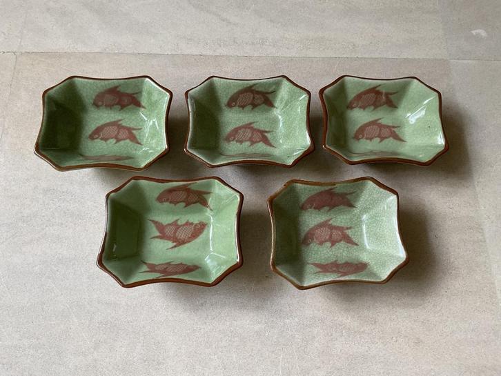 5 Chinese celadon craquelé keramiek schaaltjes koi karpers, Antiek en Kunst, Kunst | Niet-Westerse kunst, Verzenden