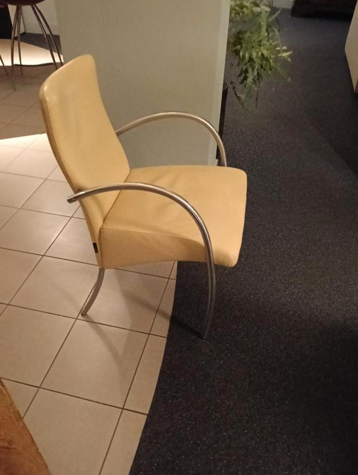 Design eetkamerstoel van Nomada, Huis en Inrichting, Stoelen, Gebruikt, Vier, Leer, Metaal, Overige kleuren, Ophalen