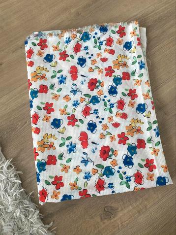 Wit bloemenprint  crêpe stof lap 2 meter NIEUW beschikbaar voor biedingen