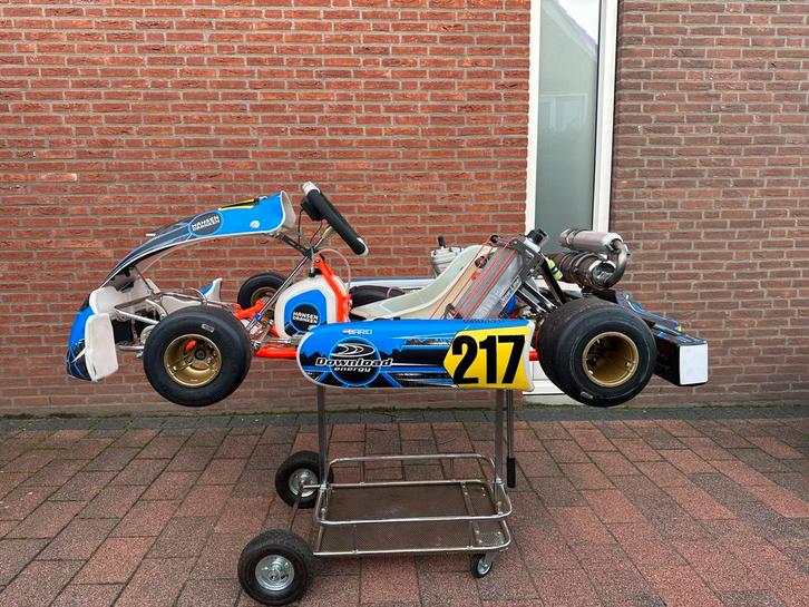 Exprit Noesis (2021) met IAME X30 Senior (2023), Sport en Fitness, Karting, Zo goed als nieuw, Kart, Ophalen