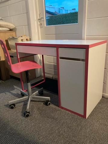 IKEA Micke Bureau + Bureaustoel beschikbaar voor biedingen