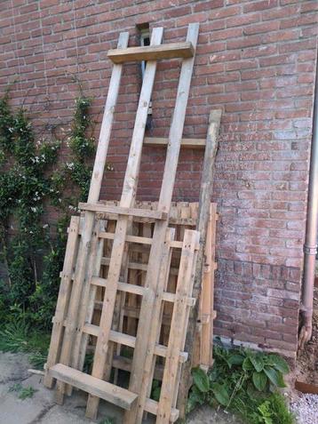 Gratis verschillende grote pallets  beschikbaar voor biedingen