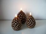 3 Kaarsen Dennenappel LED - Bruin Goud en Vlam - zgan, Diversen, Kerst, Ophalen of Verzenden, Zo goed als nieuw