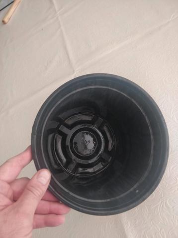 Bloempot, sierpot, plantenpot, plantenbak 2 lt beschikbaar voor biedingen