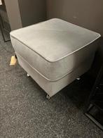Vierkante grijze hocker met wielen van Urban Sofa, Ophalen, Zo goed als nieuw, Stof, 50 tot 75 cm