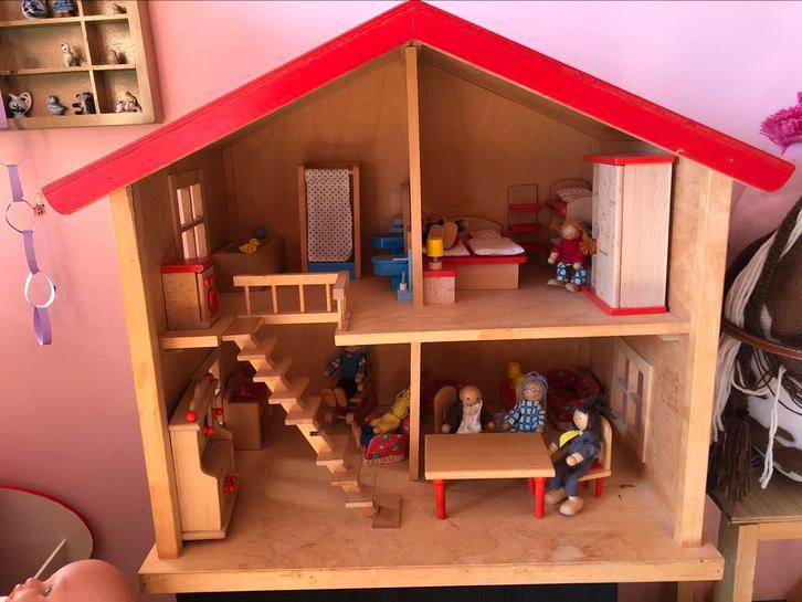 Goki poppenhuis poppen en meubels, Kinderen en Baby's, Speelgoed | Poppenhuizen, Gebruikt, Poppenhuis, Ophalen
