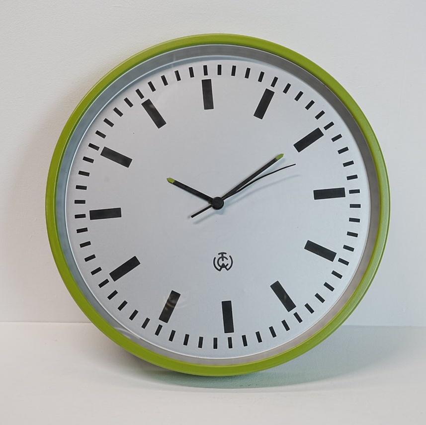 Vintage Nederlandse PTT wandklok op quartz uurwerk., Huis en Inrichting, Woonaccessoires | Klokken, Ophalen of Verzenden, Zo goed als nieuw