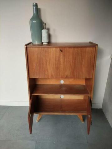 Vintage retro midcentury kast beschikbaar voor biedingen
