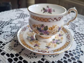 Elizabethan fine bone china England kop en schotel  beschikbaar voor biedingen