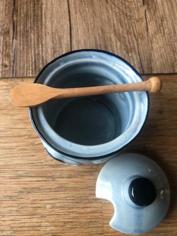 Keramieken Potje met Deksel en Lepeltje beschikbaar voor biedingen