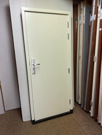Dichte deur incl. kozijn beschikbaar voor biedingen
