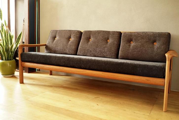 Vintage Deens design teak 3-zits bank, Huis en Inrichting, Banken | Bankstellen, Zo goed als nieuw, Rechte bank, Driepersoons