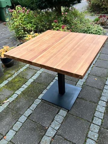 Eet tafel beschikbaar voor biedingen