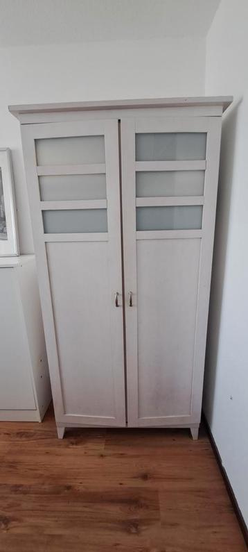 Kledingkast met Deuren beschikbaar voor biedingen