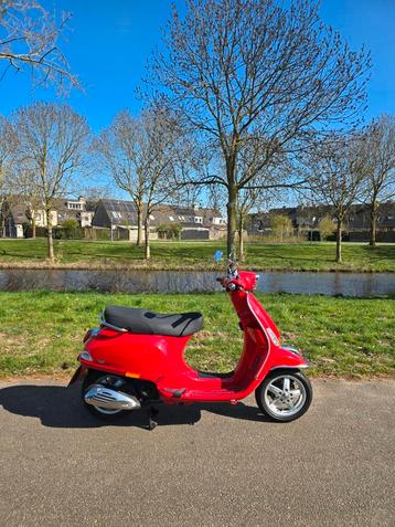 Vespa S Rosso 25km met begrenzer. beschikbaar voor biedingen