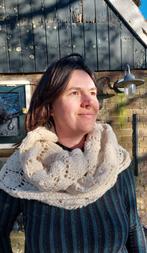 Omslagdoek ,stola van handgesponnen wol., Verzenden, Nieuw, Breien, Wol of Garen