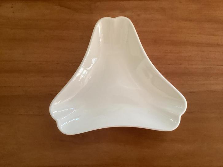 Edme Wedgwood driehoeksschaaltje, snackschaal, Verzamelen, Porselein, Kristal en Bestek, Gebruikt, Bord of Schaal, Porselein, Ophalen of Verzenden