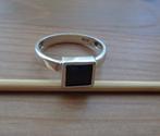 zilveren ring met vierkant git steen [016], Sieraden, Tassen en Uiterlijk, Verzenden, Zo goed als nieuw, 17 tot 18, Dame