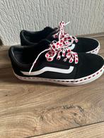Ongedragen Vans met hartjes maat 36, Ophalen of Verzenden, Nieuw, Meisje, Schoenen