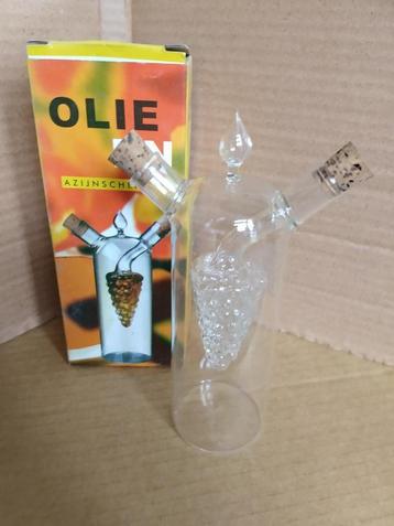 Glazen Olie en azijnschenker - nieuw in originele doos  beschikbaar voor biedingen