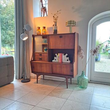 Vintage Teakhouten Wandkast, Jaren 60 beschikbaar voor biedingen
