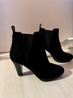 Nalini suède Chelsea boot met hak, Kleding | Dames, Schoenen, Zwart, Ophalen of Verzenden, Zo goed als nieuw, Schoenen met hoge hakken