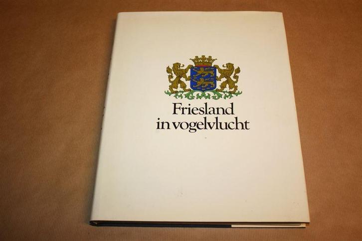 Friesland in vogelvlucht [280 luchtfoto's]., Boeken, Geschiedenis | Stad en Regio, Gelezen, Ophalen of Verzenden