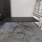 Richmond Interiors visgraat eettafel Blackbone zilver matrix