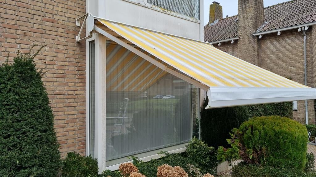 Knikarmscherm - Zonwering voor terras of balkon, Tuin en Terras, Zonneschermen, Gebruikt, Knikarmscherm, 150 tot 300 cm, 250 cm tot 450 cm