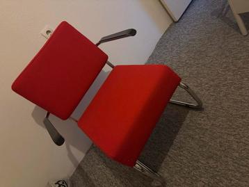 Rode stoelen set (5) met armleuningen beschikbaar voor biedingen