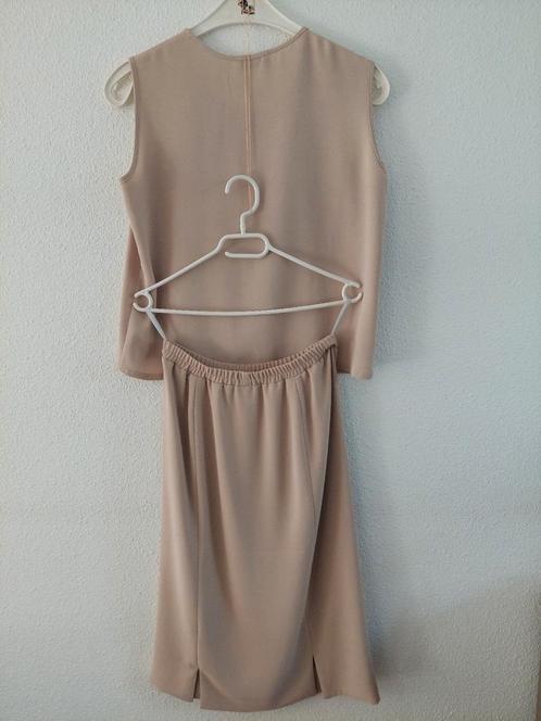 2 delig rok onderkniel.70cm +blouse Rio M elast. beige NIEUW, Kleding | Dames, Rokken, Nieuw, Maat 38/40 (M), Beige, Onder de knie
