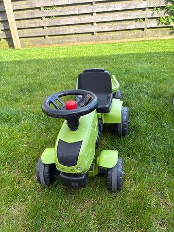 Trekker/tractor met aanhanger beschikbaar voor biedingen