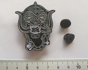 Motorhead erg  mooie shaped snaggletooth pin badge speld n9 beschikbaar voor biedingen
