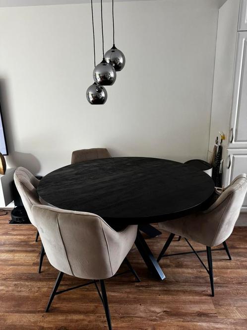 Mooie ronde zwarte tafel 150 cm, Huis en Inrichting, Tafels | Eettafels, Gebruikt, 100 tot 150 cm, 100 tot 150 cm, Vijf personen of meer