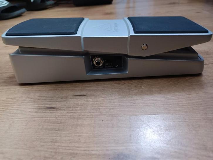 Behringer FC600 Volume/Expression Pedaal, Muziek en Instrumenten, Effecten, Zo goed als nieuw, Volume, Overige typen, Ophalen of Verzenden