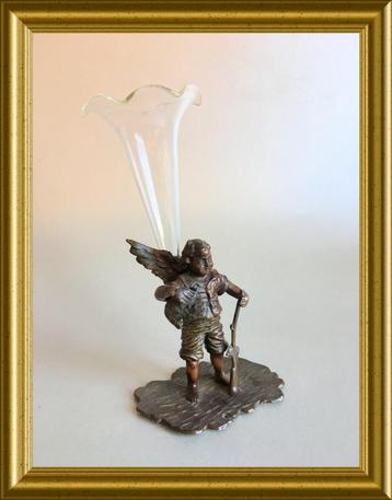 Antiek vaasje: jager beschikbaar voor biedingen