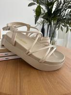 Crème / gebroken wit plateau sandaal maat 37, Verzenden, Wit, Sandalen of Muiltjes, Gedragen