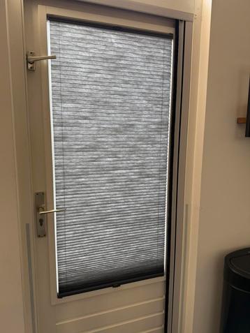 Gordijn deur beschikbaar voor biedingen