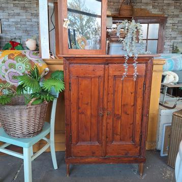 Antiek Grenen Meidenkastje  beschikbaar voor biedingen