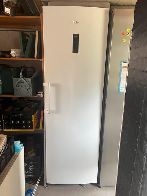 Haier vriezer H2F-245WSA met defect, Witgoed en Apparatuur, Koelkasten en IJskasten, Gebruikt, Met aparte vriezer, 200 liter of meer