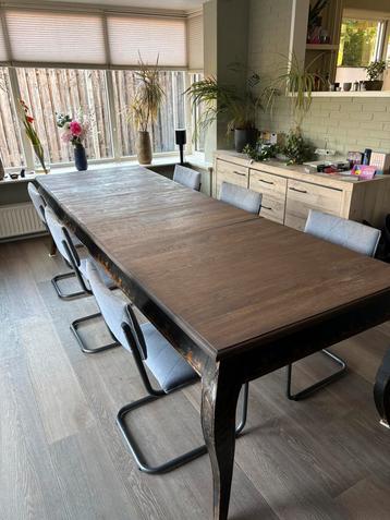 Houten tafel 300 x 100 cm beschikbaar voor biedingen