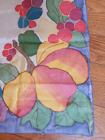 Handgeverfde shawl zijde 100% zijden nieuw fruit s m l xl beschikbaar voor biedingen